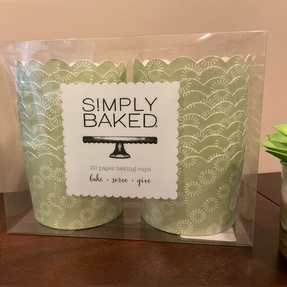 2 New Packages of Large Baking Cups - Green & Blue - Picture 3 of 4